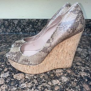 Vince Camuto Ladell Snakeskin Cork Wedges SZ 10